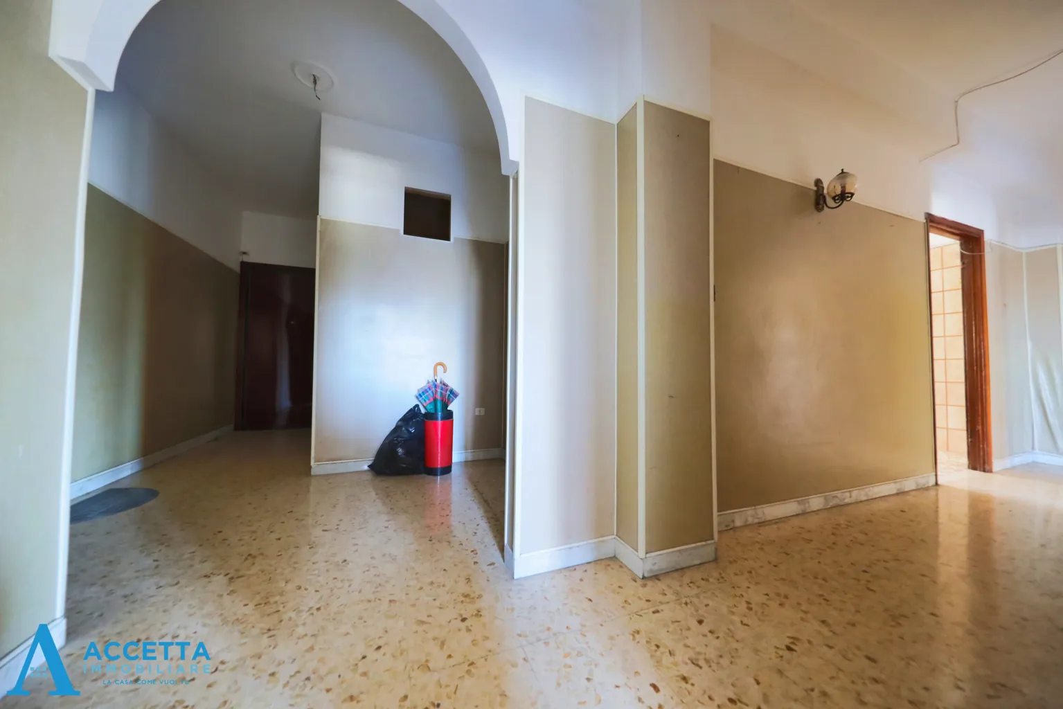 Foto 19 di 25 - Appartamento in vendita a Taranto