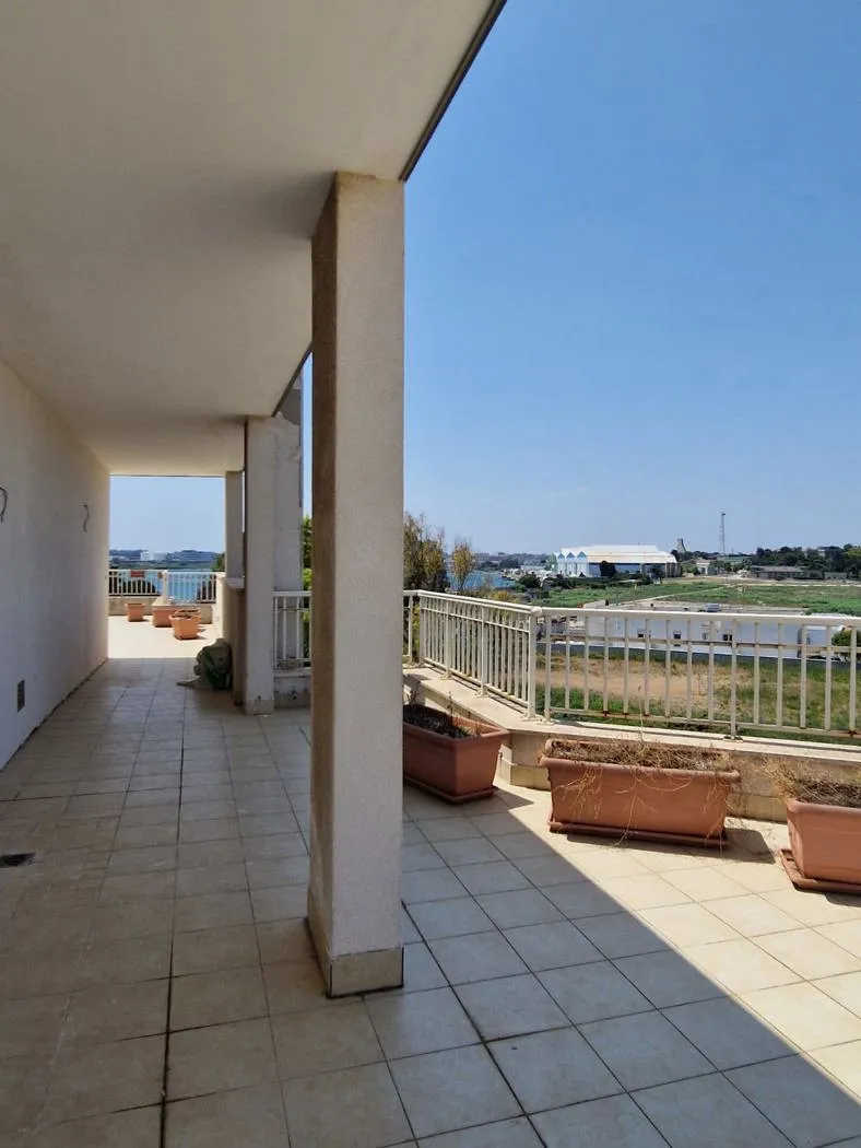 Foto 40 di 50 - Attico in vendita a Brindisi