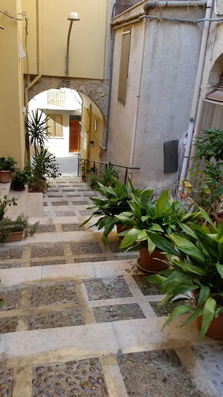 Foto 1 di 45 - Casa indipendente in vendita a Calatafimi