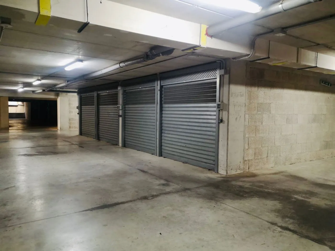 Foto 1 di 2 - Garage in vendita a Bari