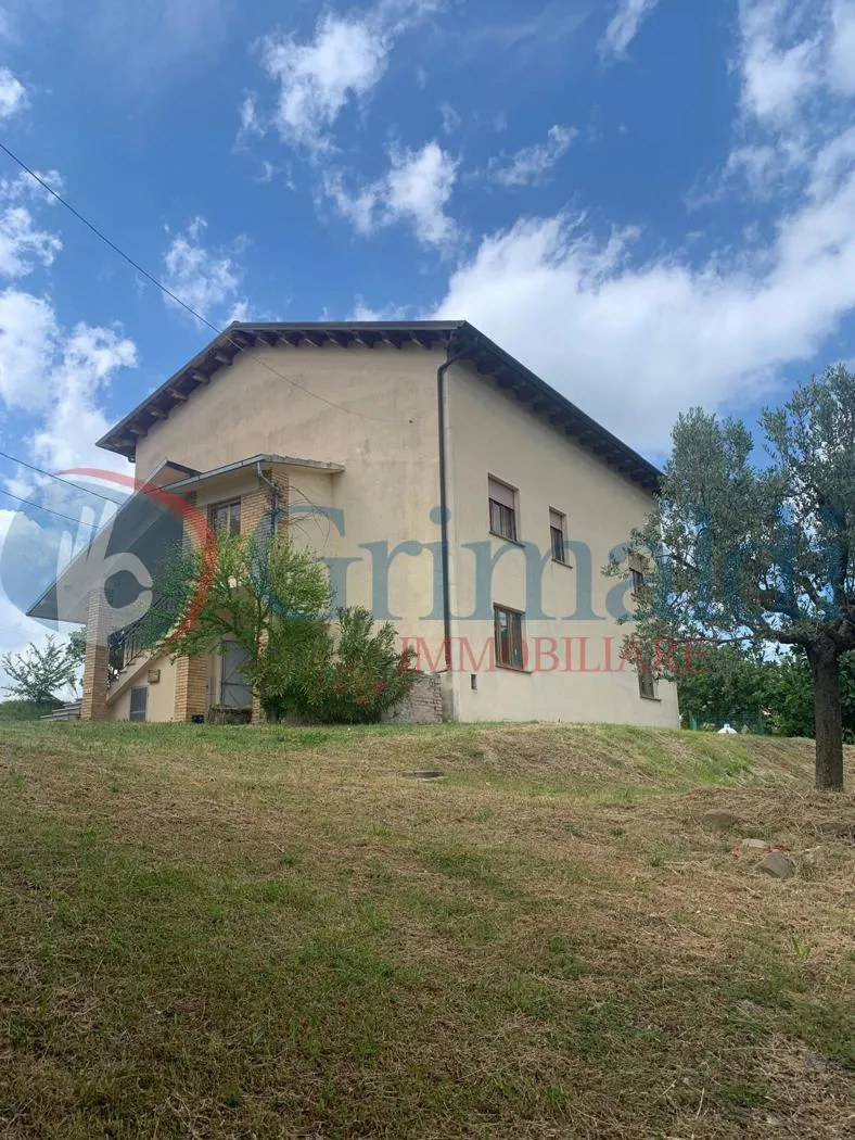 Foto 1 di 18 - Agriturismo in vendita a Gualdo Tadino