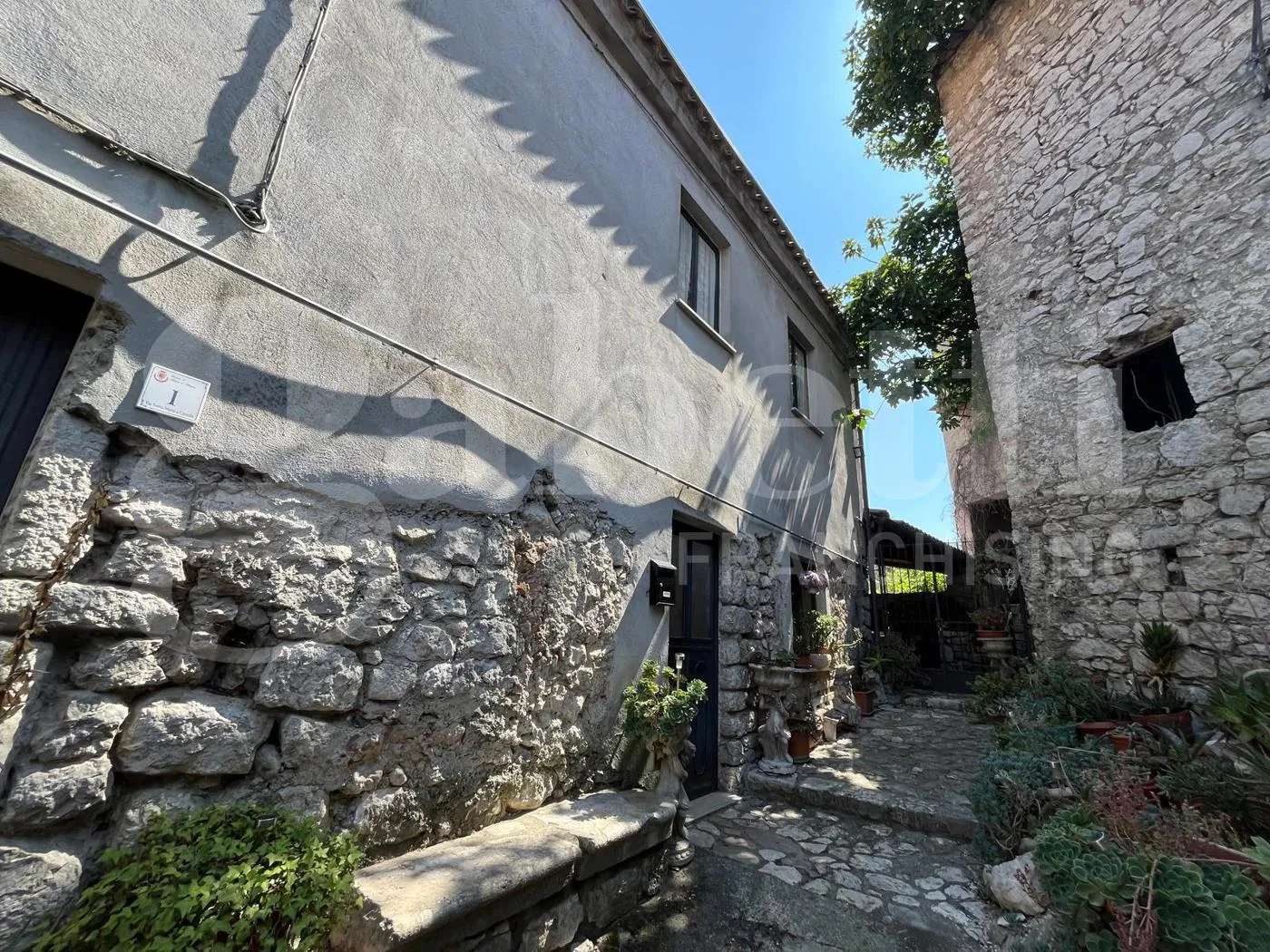 Foto 1 di 22 - Casa indipendente in vendita a Baia e Latina