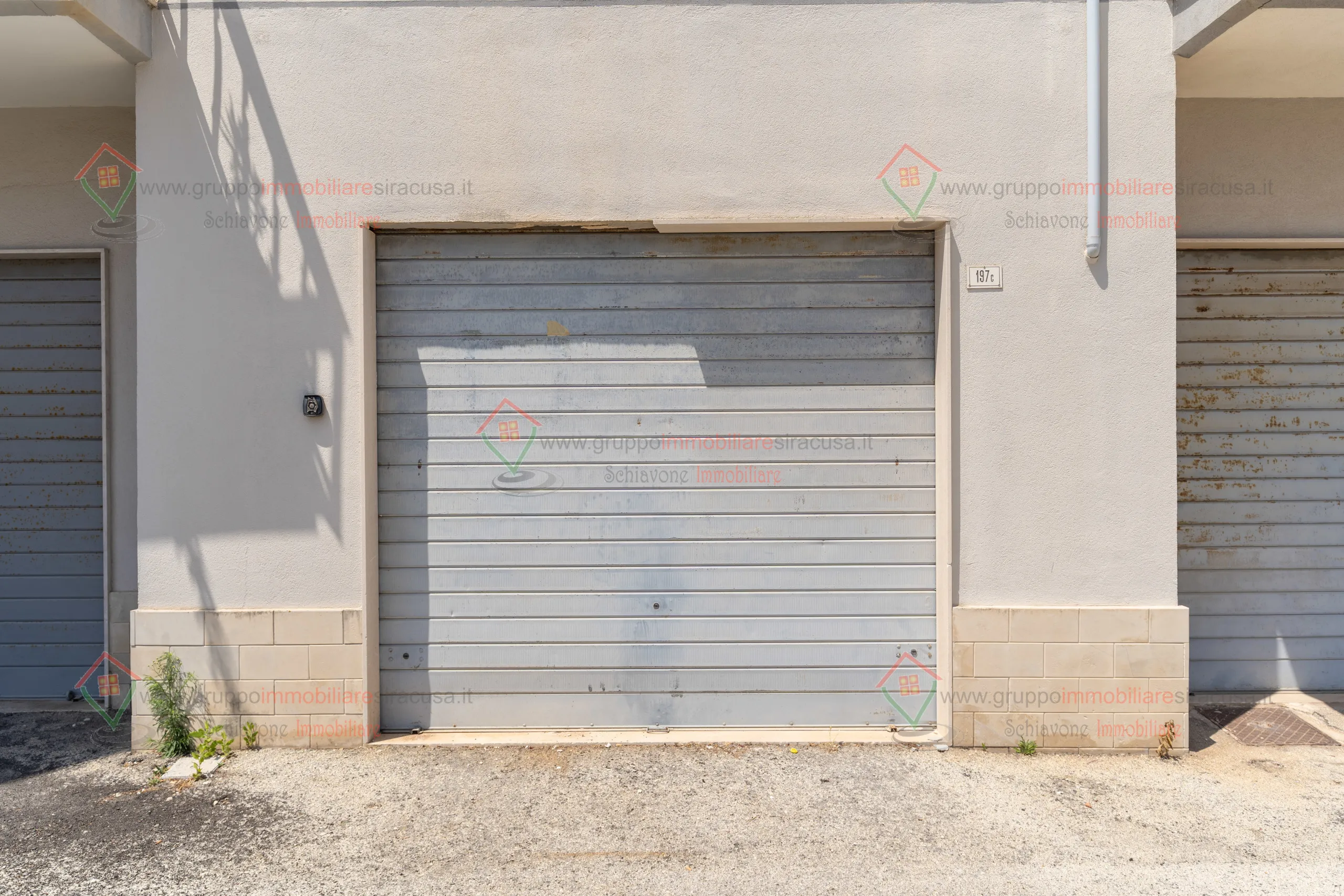 Foto 1 di 8 - Garage in vendita a Siracusa