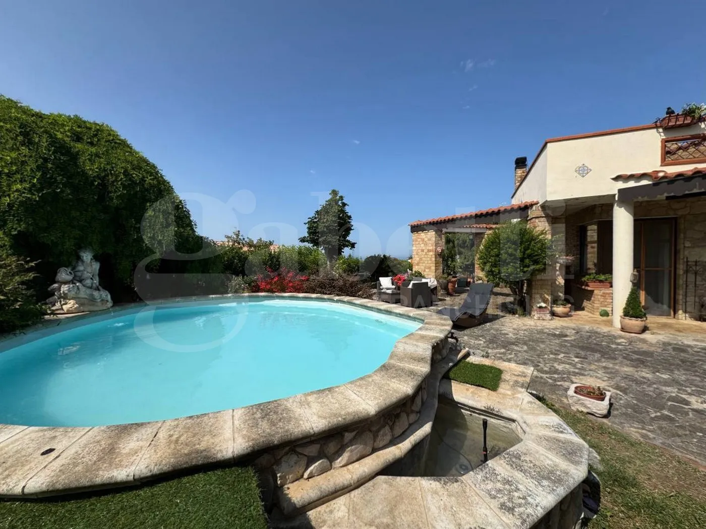 Foto 1 di 30 - Villa in vendita a Termoli