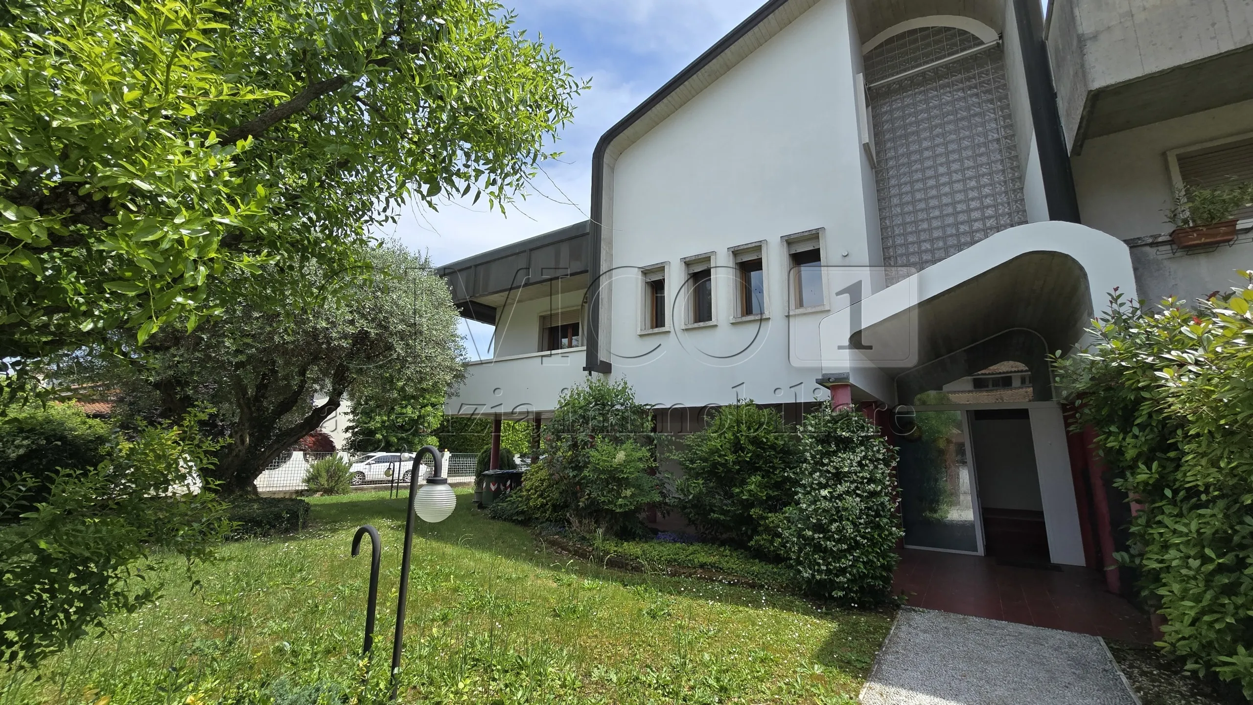 Foto 1 di 37 - Casa indipendente in vendita a Torri di Quartesolo