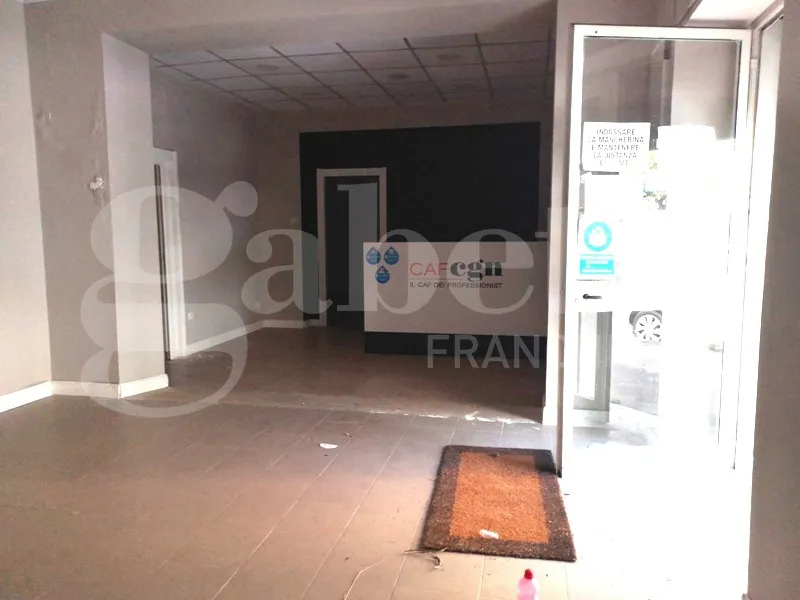 Foto 2 di 21 - Negozio in affitto a Siracusa