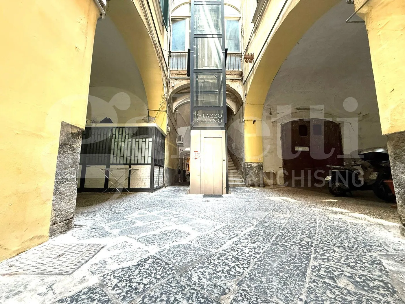 Foto 30 di 35 - Appartamento in vendita a Napoli
