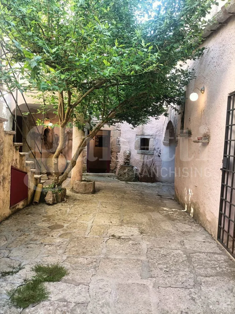 Foto 2 di 9 - Negozio in affitto a Erice