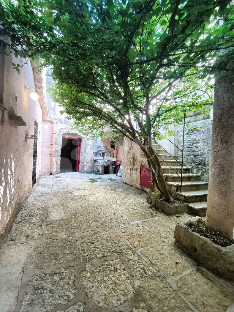 Foto 4 di 9 - Negozio in affitto a Erice
