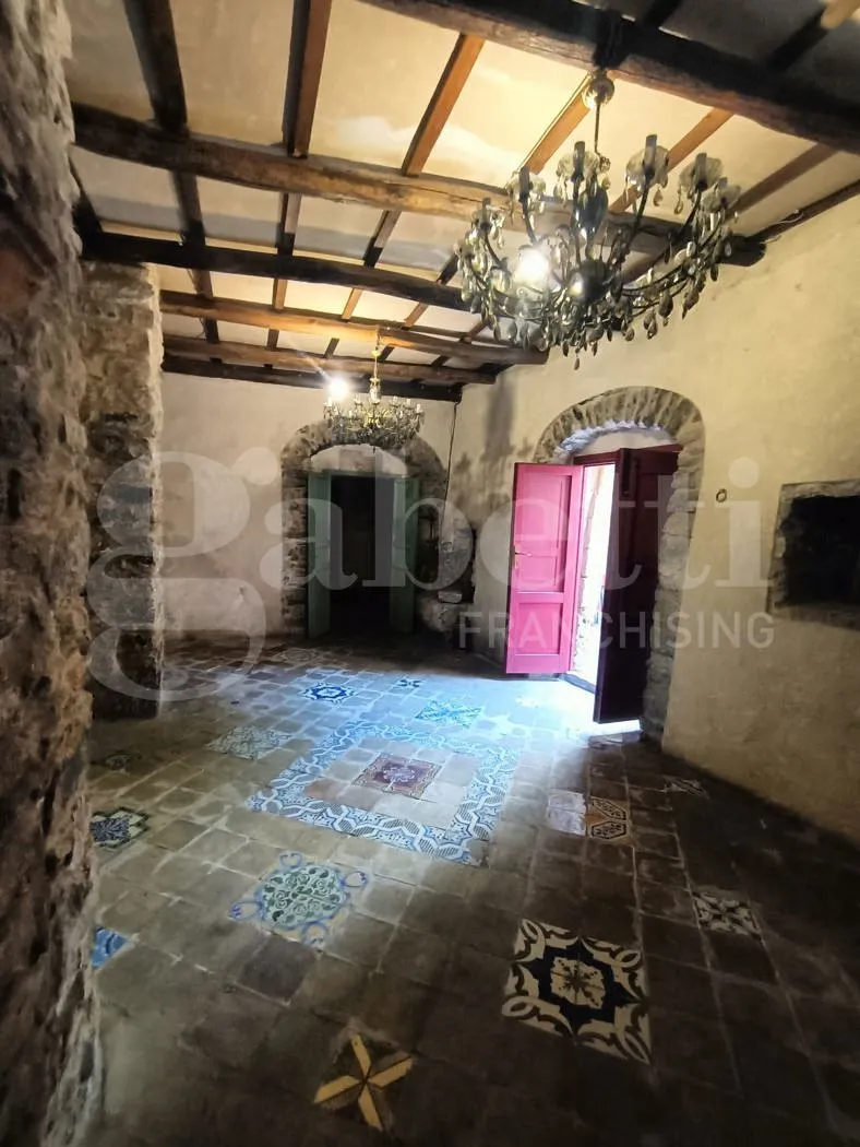 Foto 6 di 9 - Negozio in affitto a Erice