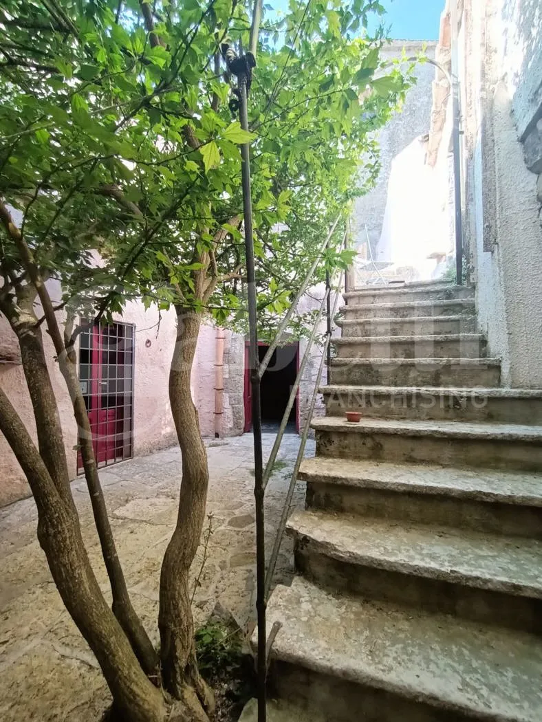 Foto 7 di 9 - Negozio in affitto a Erice