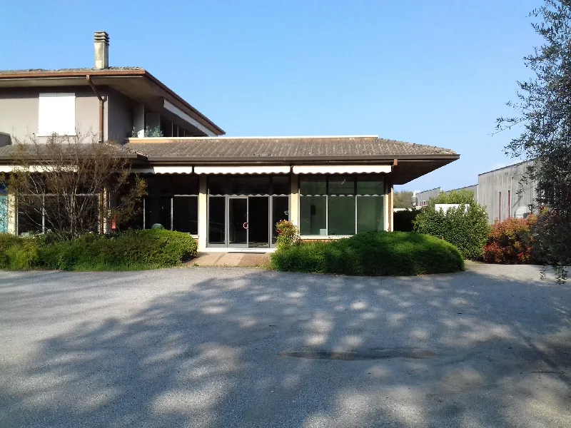 Foto 4 di 20 - Negozio in affitto a Sal