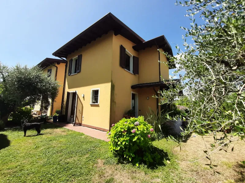Foto 1 di 20 - Villa a schiera in vendita a San Felice del Benaco