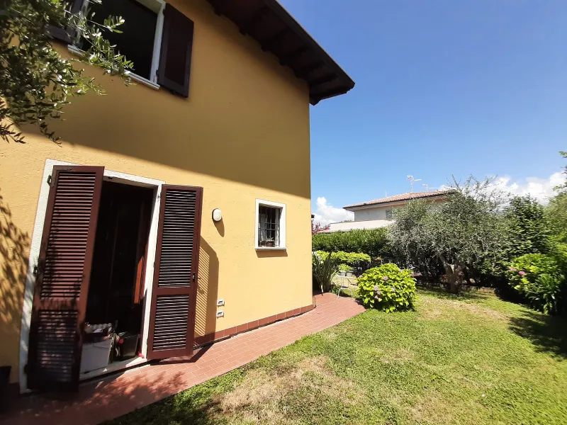 Foto 2 di 20 - Villa a schiera in vendita a San Felice del Benaco