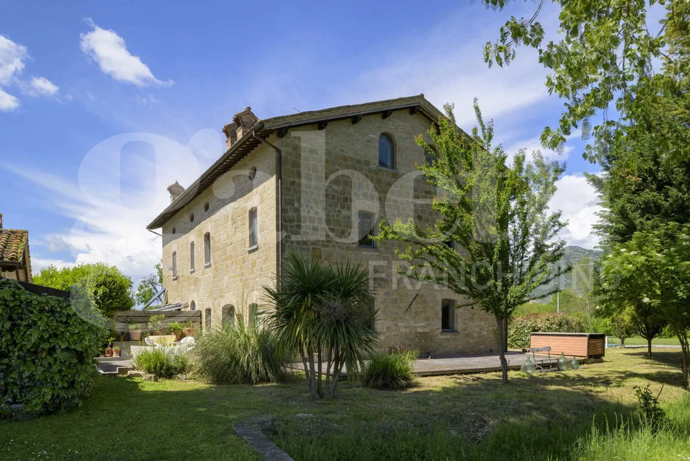 Foto 1 di 25 - Casa indipendente in vendita a Gubbio