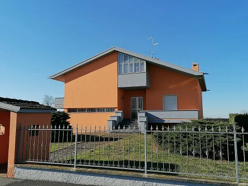 Foto 1 di 19 - Villa in vendita a Monte Cremasco