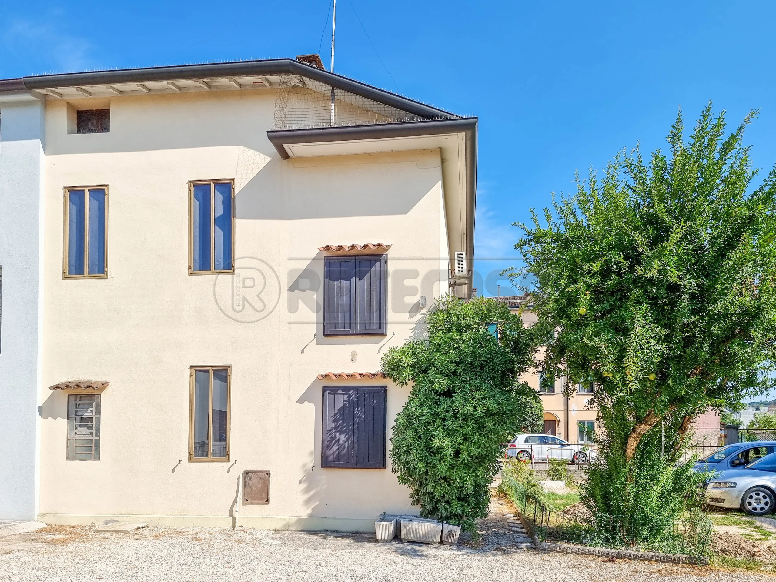 Foto 1 di 47 - Villa a schiera in vendita a Creazzo
