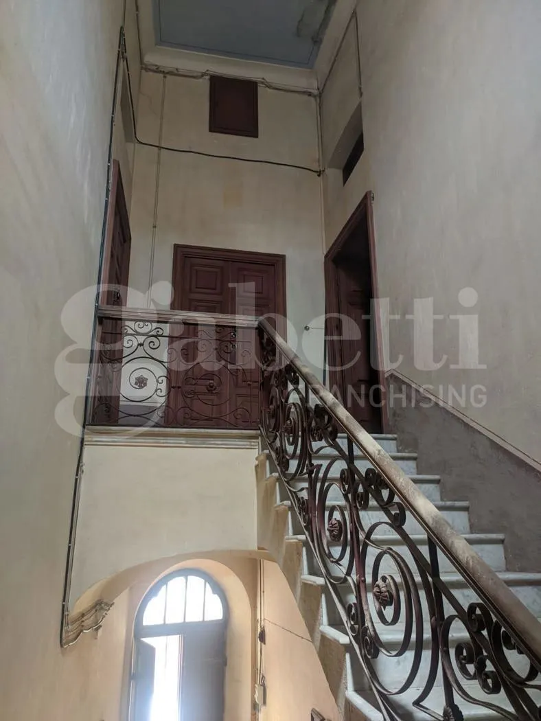 Foto 3 di 15 - Palazzo o stabile in vendita a Oristano