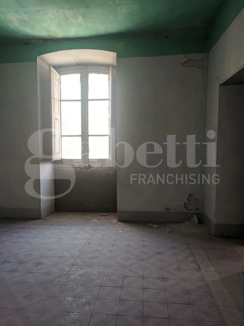 Foto 6 di 15 - Palazzo o stabile in vendita a Oristano