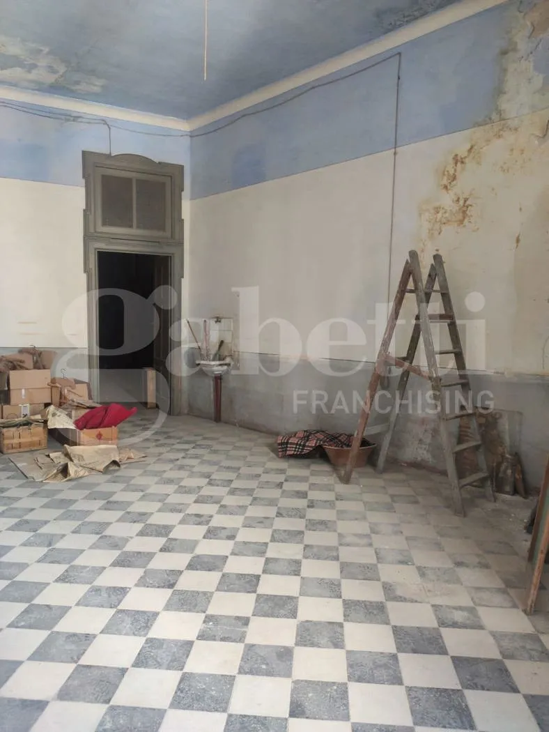 Foto 8 di 15 - Palazzo o stabile in vendita a Oristano