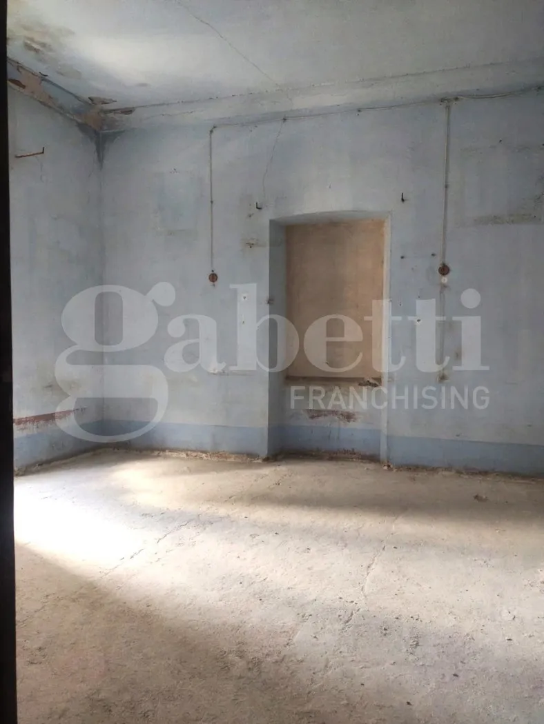 Foto 9 di 15 - Palazzo o stabile in vendita a Oristano