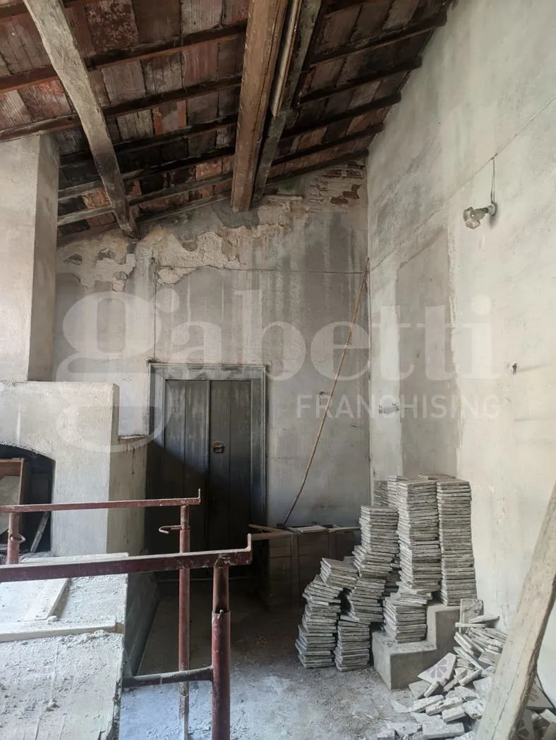 Foto 10 di 15 - Palazzo o stabile in vendita a Oristano