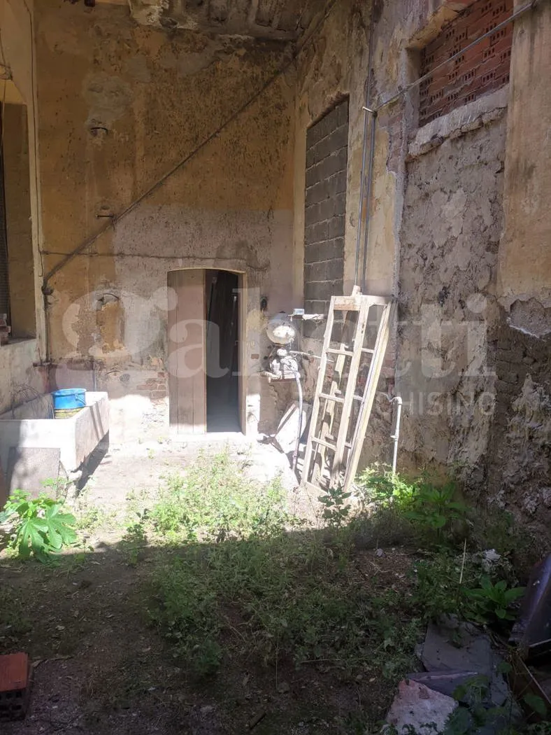 Foto 11 di 15 - Palazzo o stabile in vendita a Oristano