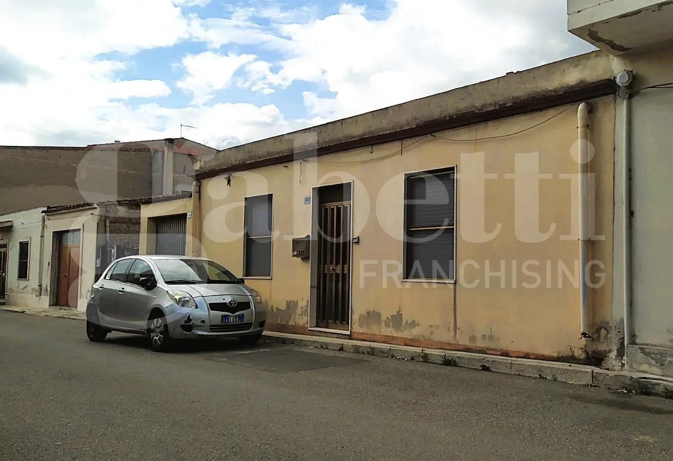 Foto 1 di 11 - Casa indipendente in vendita a Oristano