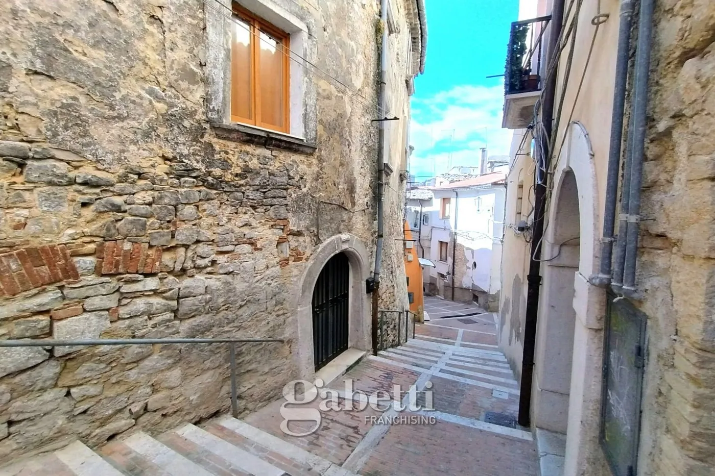 Foto 1 di 17 - Casa indipendente in vendita a Campobasso