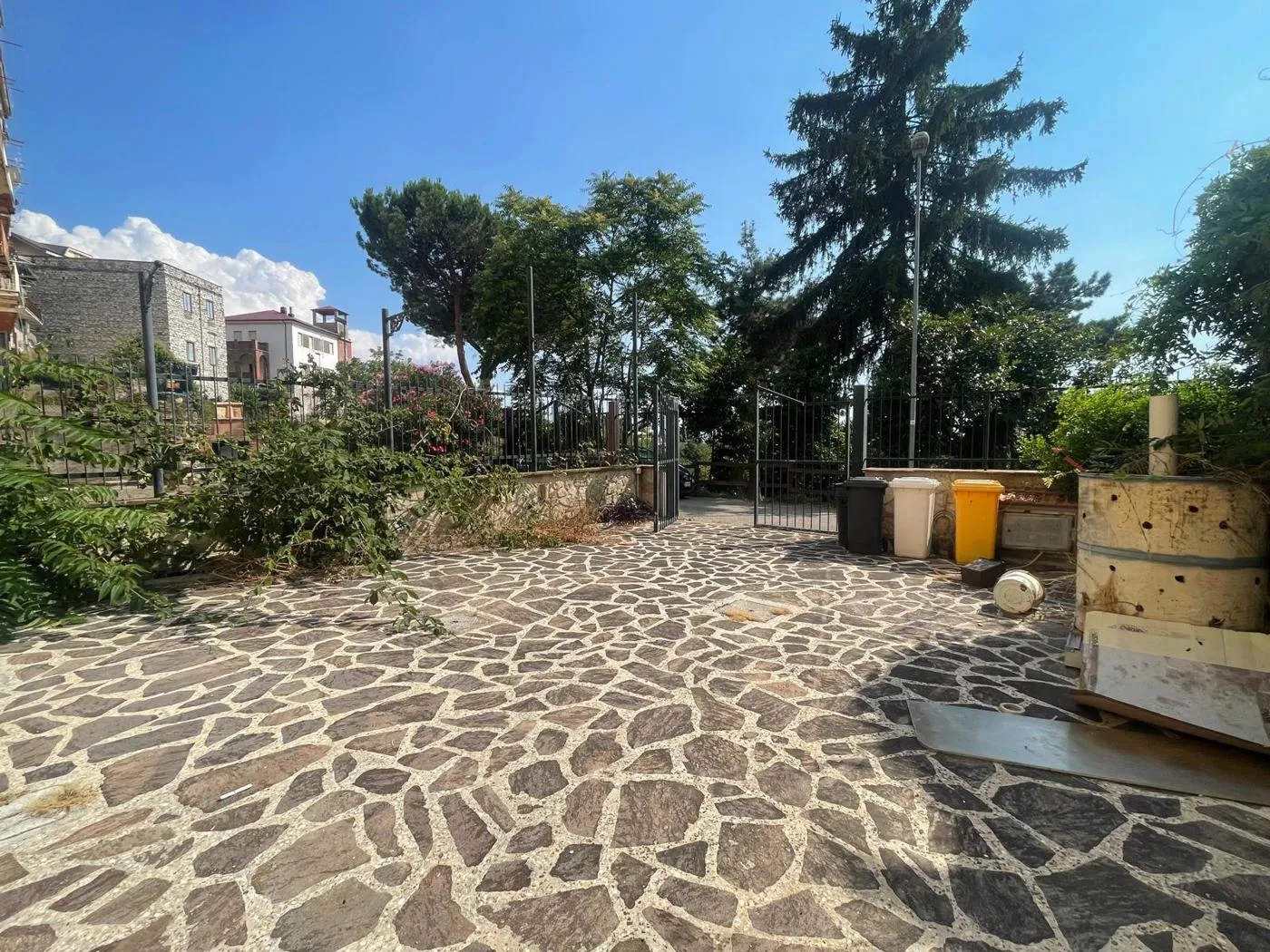 Foto 2 di 33 - Negozio in affitto a San Polo Dei Cavalieri