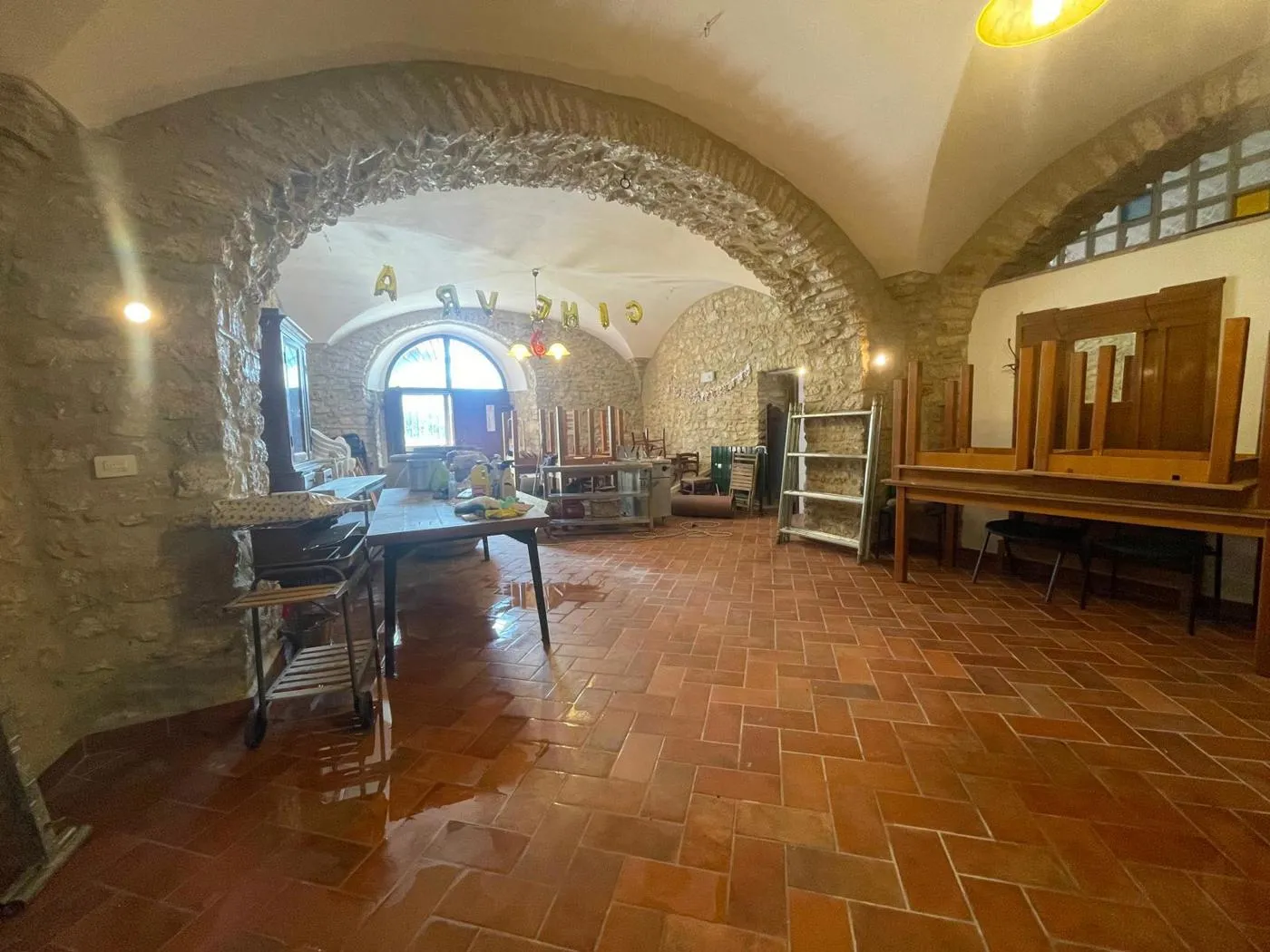 Foto 13 di 33 - Negozio in affitto a San Polo Dei Cavalieri