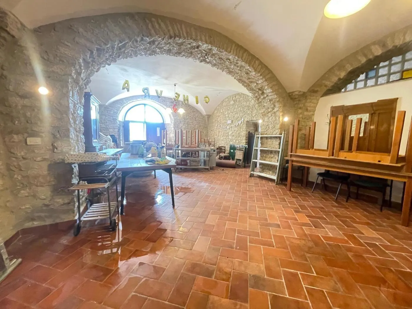Foto 16 di 33 - Negozio in affitto a San Polo Dei Cavalieri