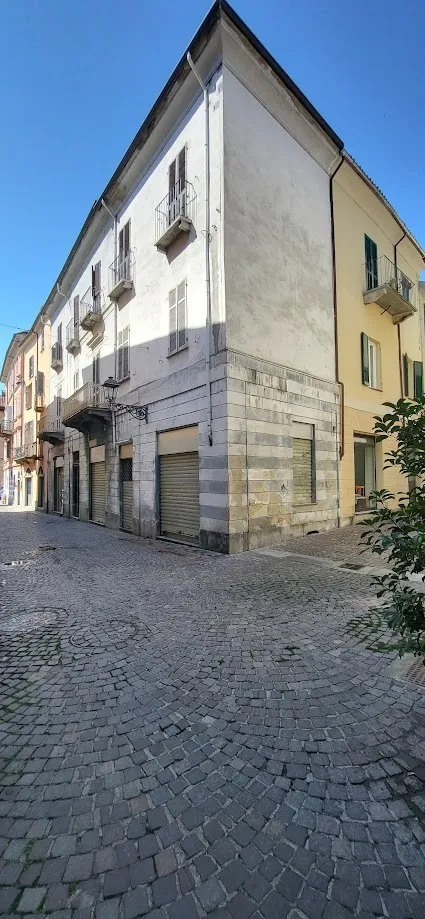 Attività commerciale in vendita a Vercelli