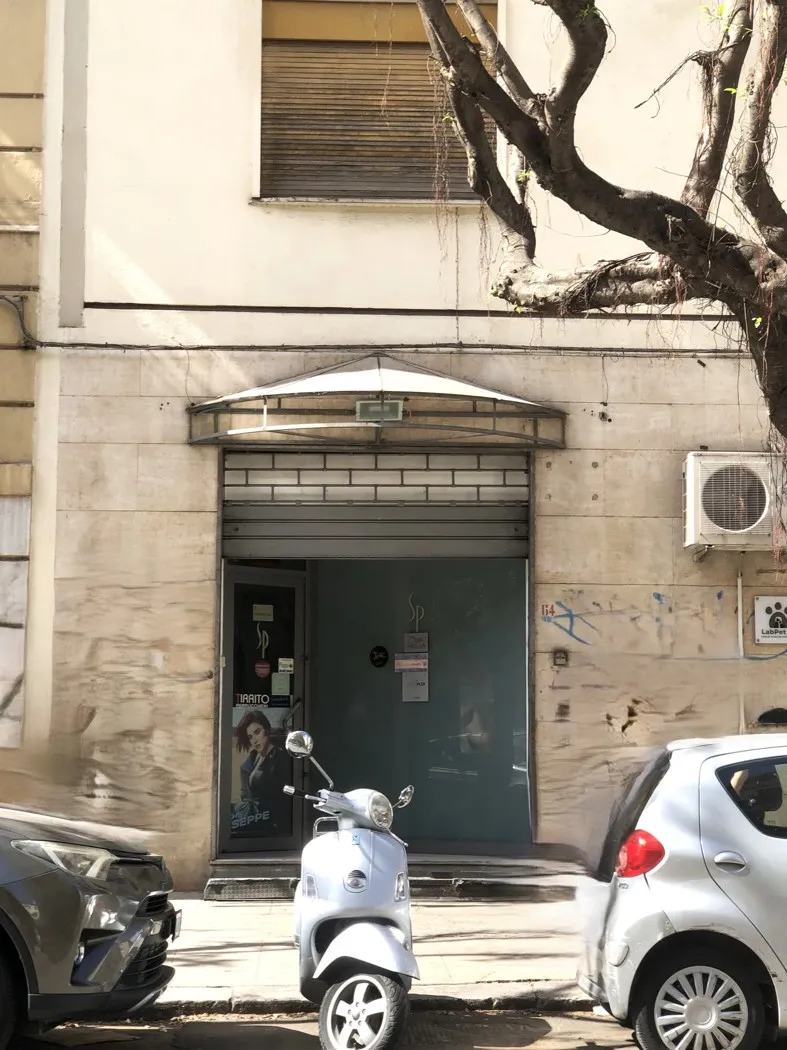 Foto 2 di 9 - Negozio in vendita a Palermo