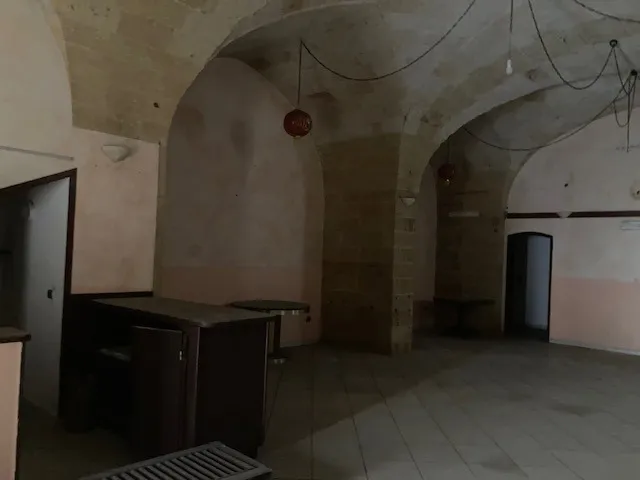 Foto 5 di 17 - Negozio in vendita a Brindisi