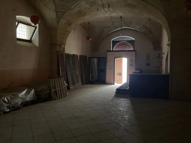 Foto 8 di 17 - Negozio in vendita a Brindisi