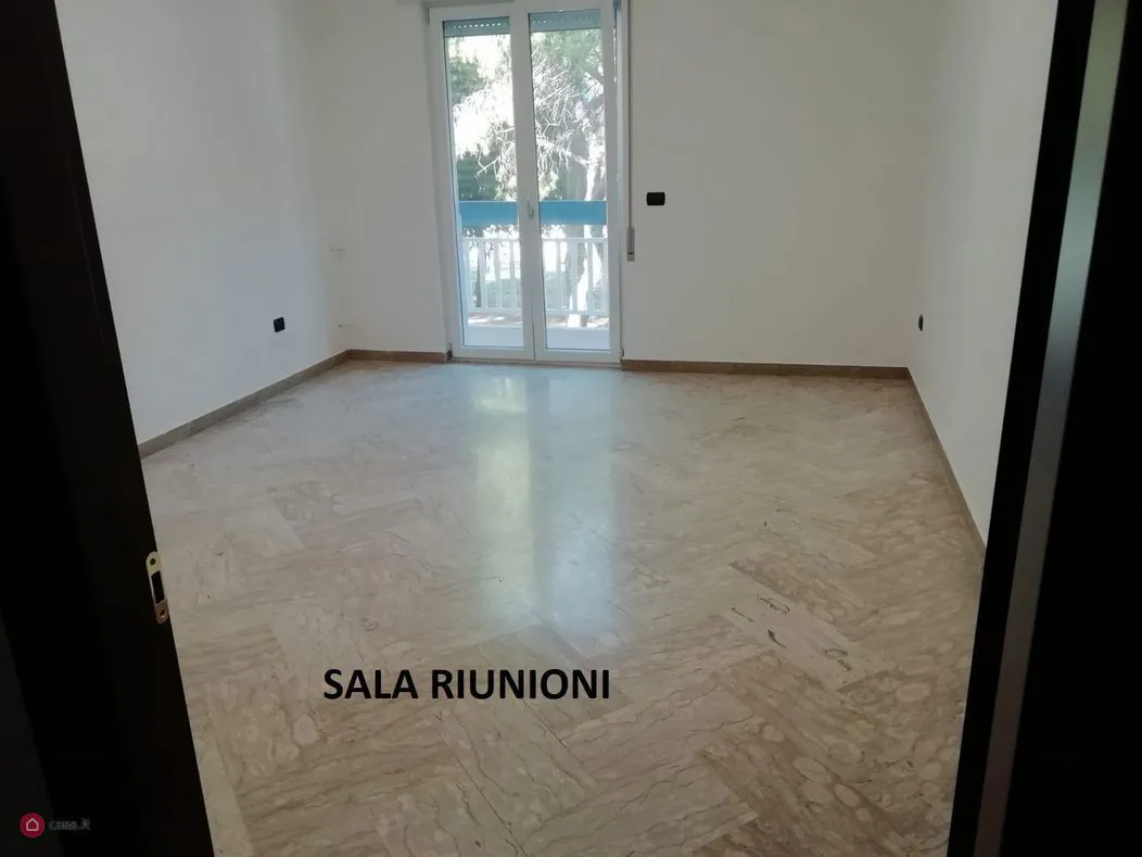 Foto 3 di 8 - Ufficio in affitto a Brindisi
