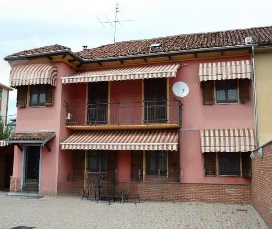 Foto 1 di 10 - Villa a schiera in vendita a Asti