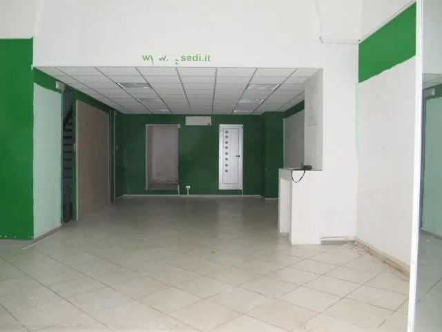 Foto 3 di 14 - Negozio in vendita a Brindisi