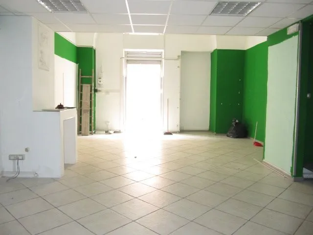 Foto 5 di 14 - Negozio in vendita a Brindisi