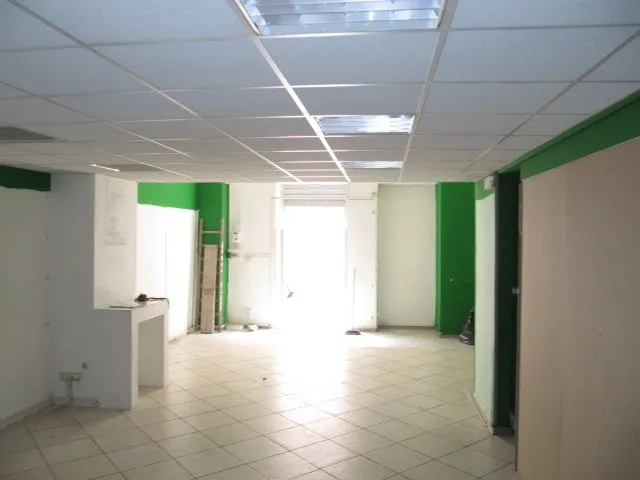 Foto 7 di 14 - Negozio in vendita a Brindisi