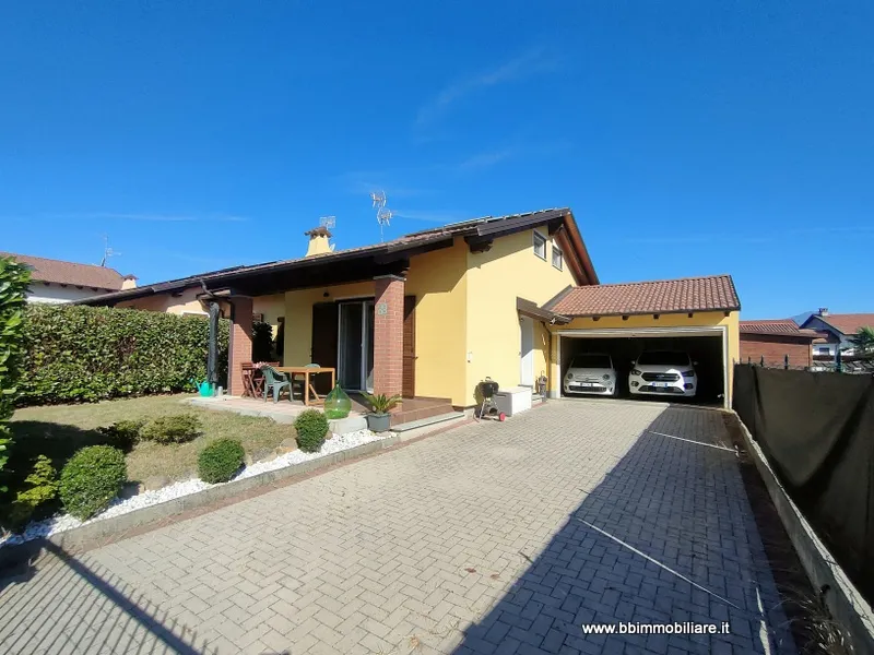 Villa in vendita a Benna