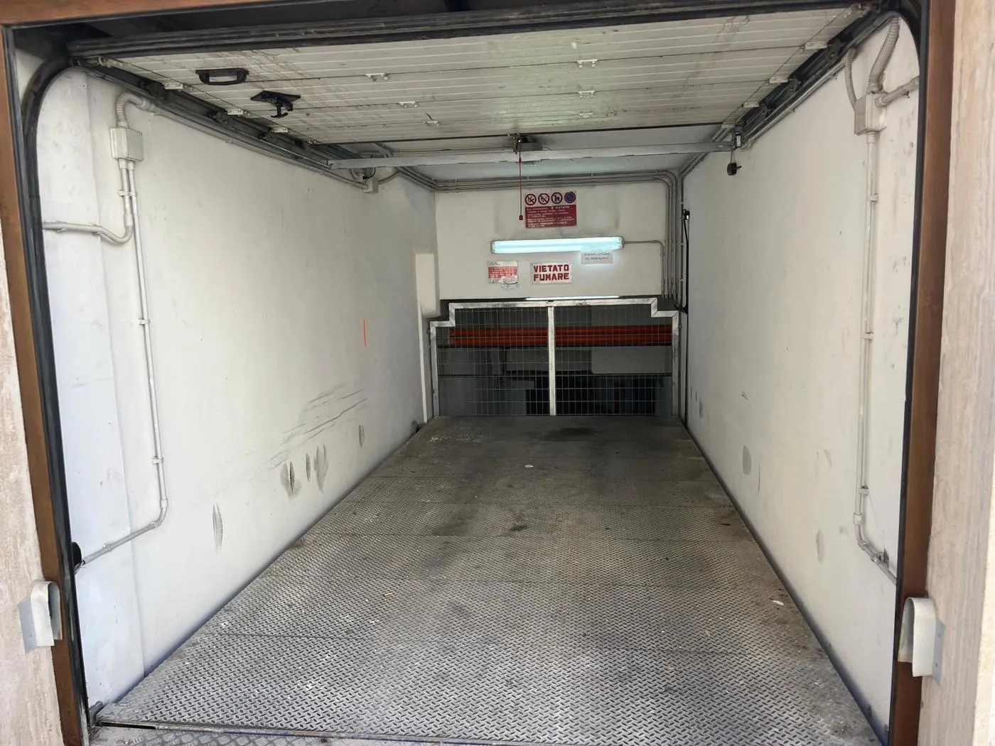 Foto 2 di 6 - Garage in vendita a Brindisi