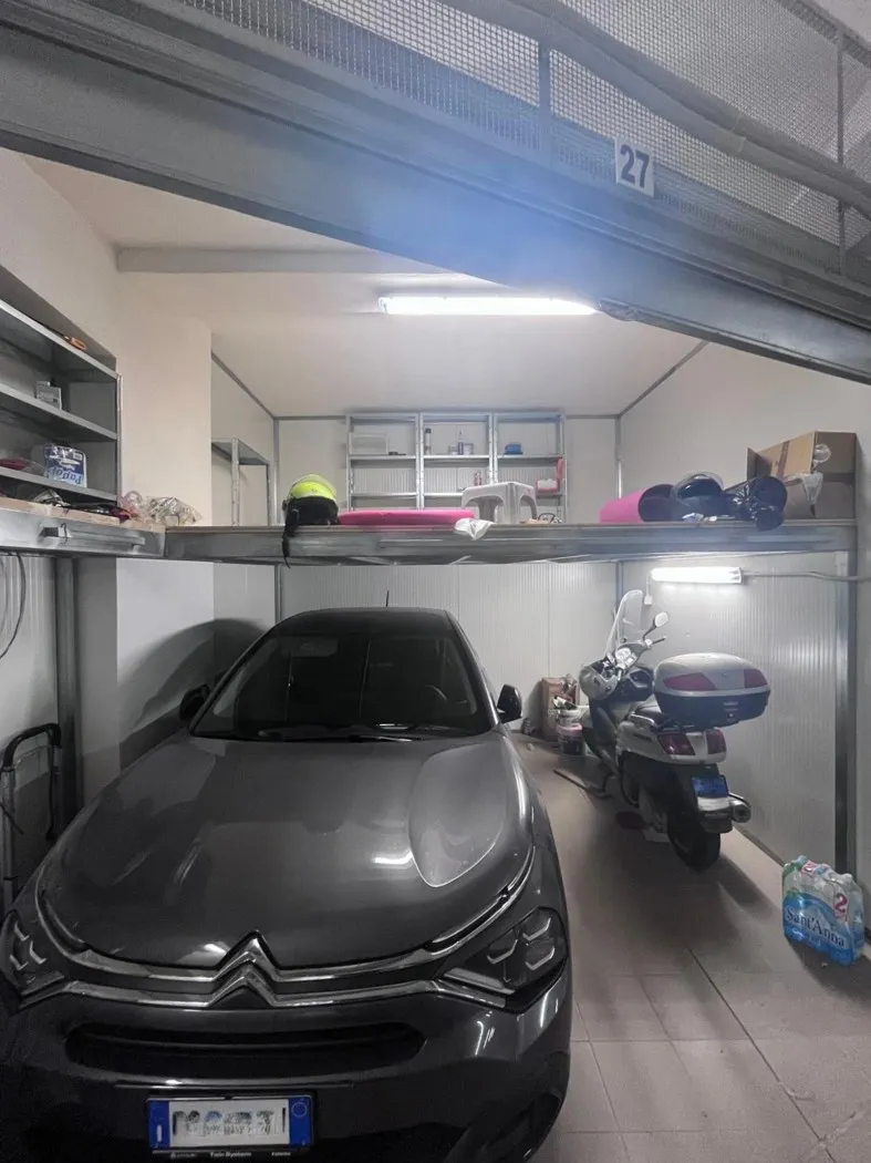 Foto 1 di 9 - Garage in vendita a Palermo